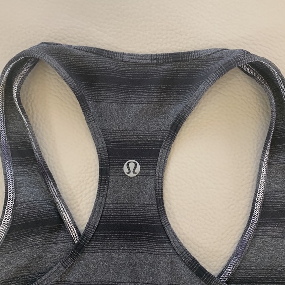 Lululemon tank - size 4 - Picture 3 of 4